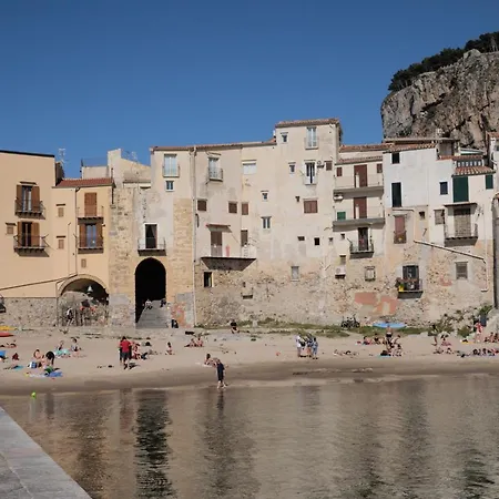 Nobiliare Di Design In Centro Storico A 2 Passi Dal Mare Cefalù