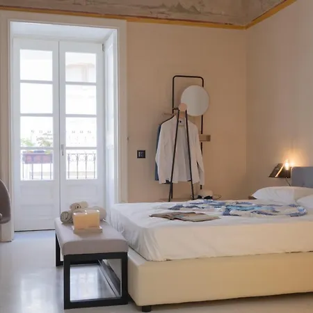 Appartement Nobiliare Di Design In Centro Storico A 2 Passi Dal Mare Cefalù