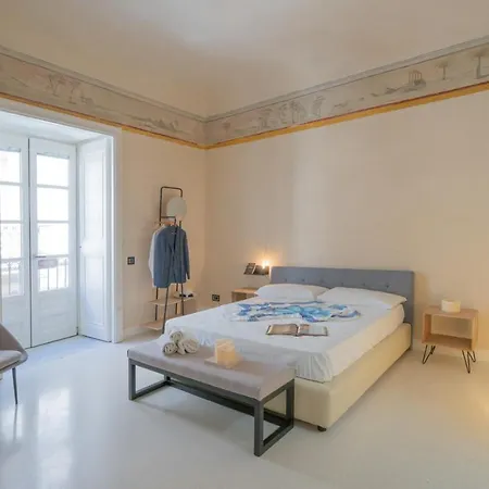 Appartement Nobiliare Di Design In Centro Storico A 2 Passi Dal Mare Cefalù